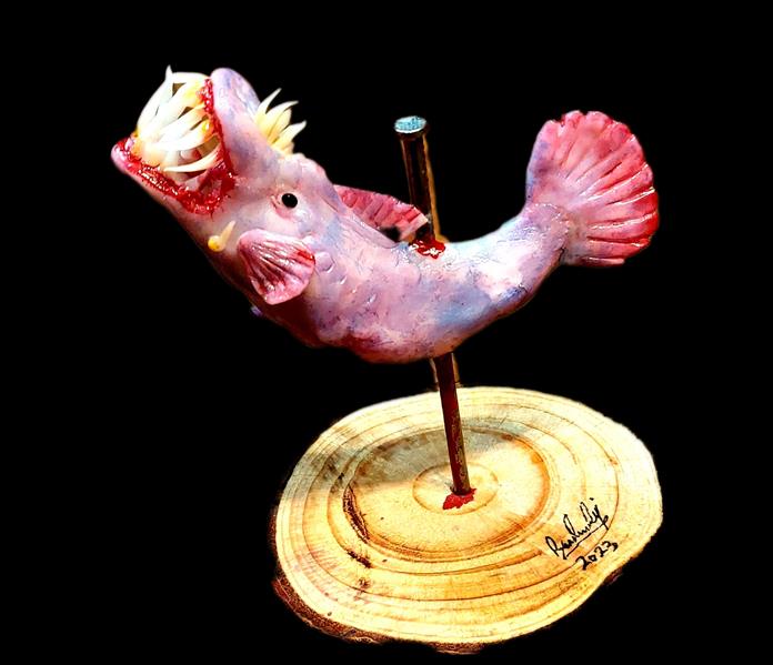 هنر سایر محفل سایر هنر ها فرهنگ رمضانی #مجسمه رئال
خمیر پلیمر، فلز و چوب
نام اثر:Viperfish
سازنده: فرهنگ رمضانی 